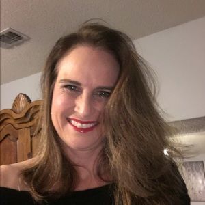 Meet your Posher, Debbie